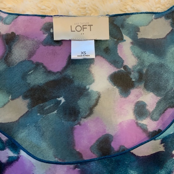 🌸3/$20 - LOFT floral tiered ruffle top/shell - Picture 2 of 3